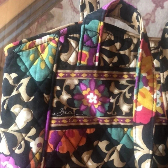 Gently used Vera Bradley shoulder bag - Picture 4 of 9